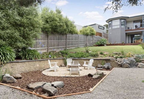 Treetop Retreat Rye - Accommodation 4U 1