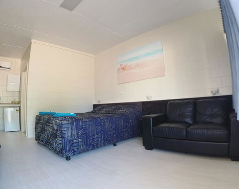 Tropical City Motor Inn - Accommodation 4U 2