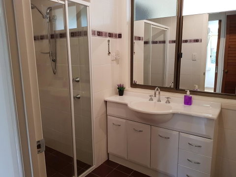 Tropical Coast Retreat - Pet Friendly - Accommodation 4U 2