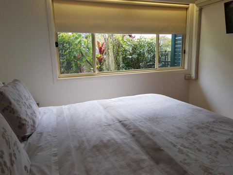 Tropical Coast Retreat - Pet Friendly - Accommodation 4U 3