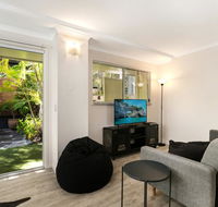 Tropical Townhouse With Two Courtyards and Pool - Accommodation 4U