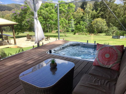 Tuckers Retreat - Accommodation 4U 2