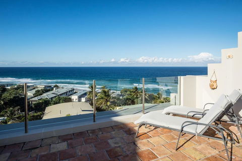 Tuscan Inspired Townhouse Minutes From The Beach - Accommodation 4U 1