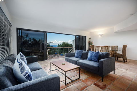 Tuscan Inspired Townhouse Minutes From The Beach - Accommodation 4U 2