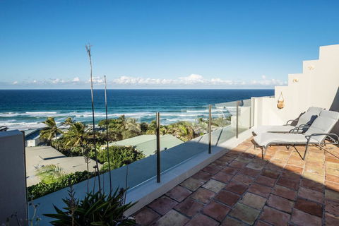 Tuscan Inspired Townhouse Minutes From The Beach - Accommodation 4U 0