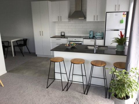 Two Bedroom Guesthouse Bundall - Accommodation 4U 0