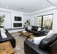 TWO TEN Sleeps 10 Luxury CBD Accommodation - Accommodation 4U