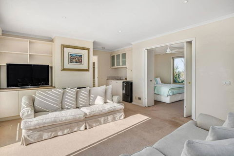 Tyrone Beach Retreat, VIEWS - Accommodation 4U 3
