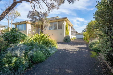 Tyrone Beach Retreat, VIEWS - Accommodation 4U 1