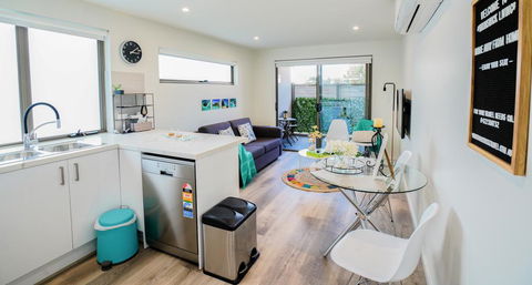 U101 Brunswick Living Brand New Deluxe Balcony Apartment Close To Airport And CBD - Accommodation 4U 0