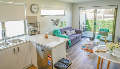 U201 Brunswick Living Brand New Deluxe Balcony Upper Floor Apartment Close To Airport And CBD - Accommodation 4U 0