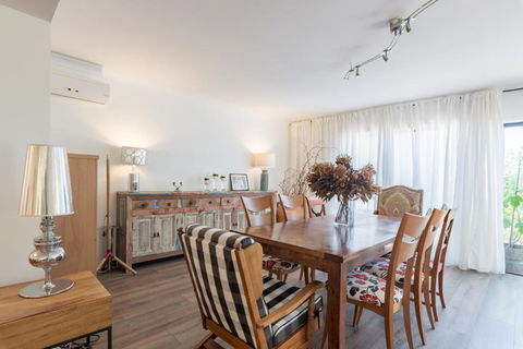 ULTRA SPACIOUS STYLISH HOME IN PRESTONS - SYDNEY - Accommodation 4U 1