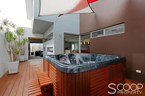 Ultra Stylish Fremantle Area - Accommodation 4U 0