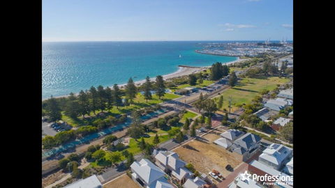 Ultra Stylish Fremantle Area - Accommodation 4U 1