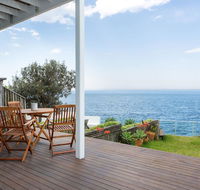 Unbelievable Clifftop Townhouse with Ocean Views - Accommodation 4U