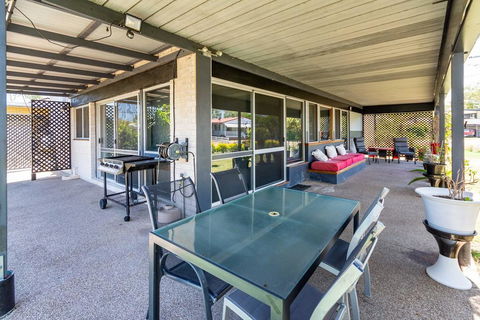 Unique Getaway 300m To Bribie Foreshore, Bongaree - Accommodation 4U 1