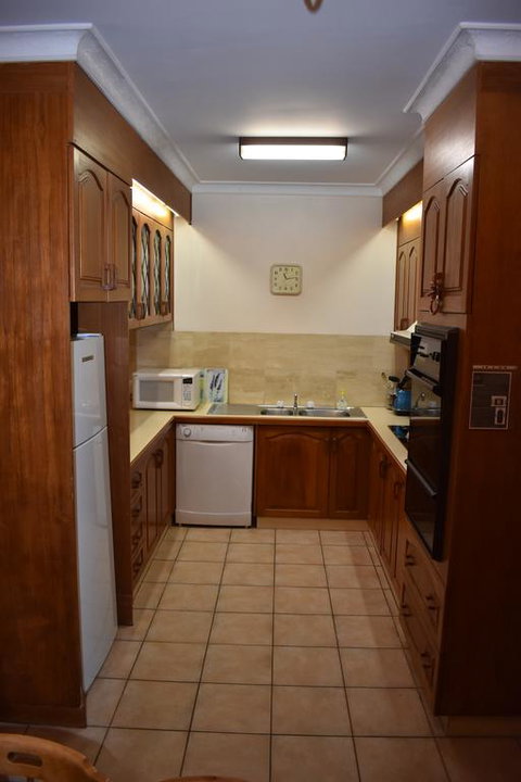 Unit 2, Ballingalla Apartments - Accommodation 4U 3