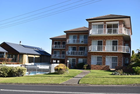 Unit 2, Ballingalla Apartments - Accommodation 4U 1