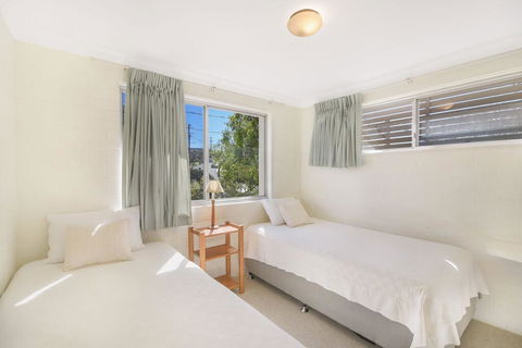 Unit 3 At 4 Pelican Street, Peregian Beach, Noosa Shire - Accommodation 4U 2