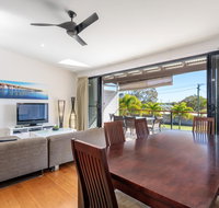 Unit 3 Rainbow Surf - Modern double storey townhouse with large shared pool close to beach and shop - Accommodation 4U