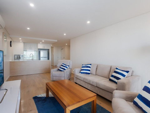 Unit 301 'The Shoal' 6-8 Bullecourt Street - Air Con, Walking To Local Shops & Beach - Accommodation 4U 3