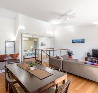 Unit 4 Rainbow Surf - Modern double storey townhouse with large shared pool close to beach and shop - Accommodation 4U