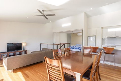 Unit 5 Rainbow Surf - Modern, Double Storey Townhouse With Large Shared Pool, Close To Beach And Shop - Accommodation 4U 0