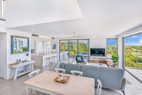 Unit 6 Rainbow Sea - Rainbow Beach, Amazing Ocean Views, Aircon, Wi-Fi, Pool, Walk To Beach - Accommodation 4U 1