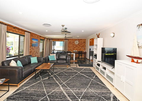 Urangan Harbour Bungalow - Accommodation 4U 3