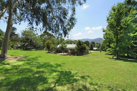 Valley Haven - 3 Bedrooms Close To The Village! - Accommodation 4U 0