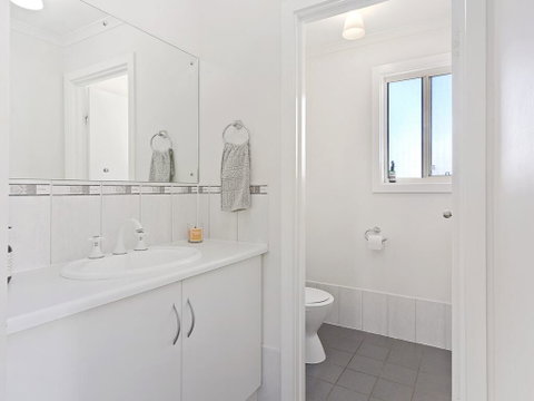 VALLEY VIEWS - 10 Valley Heights Drive - Accommodation 4U 1