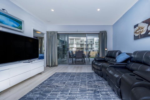 Venetian Canal Apartment-Close To Beaches And Marina - Accommodation 4U 2
