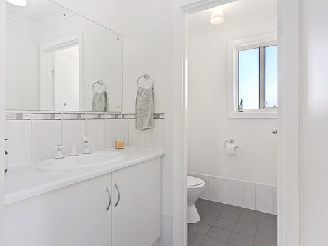 VALLEY VIEWS - 10 Valley Heights Drive - Accommodation 4U 1