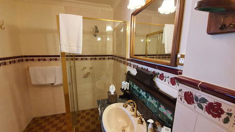Victoria House Motor Inn - Accommodation 4U 1