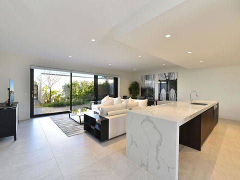 Villa Positano Waterside At Trinity Point - Accommodation 4U 3