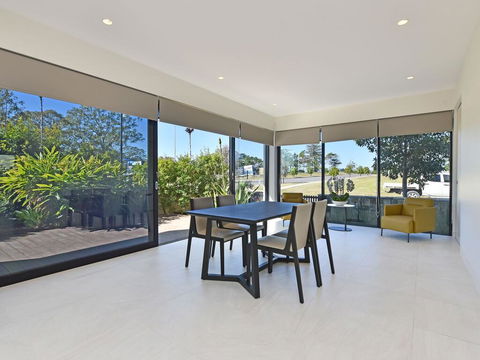Villa Sorrento Waterside At Trinity Point - Accommodation 4U 1