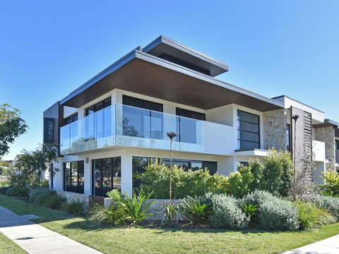 Villa Sorrento Waterside At Trinity Point - Accommodation 4U 0