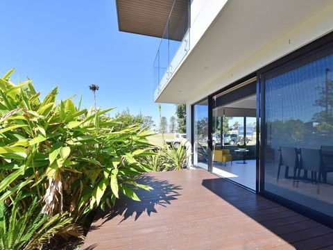 Villa Sorrento Waterside At Trinity Point - Accommodation 4U 2