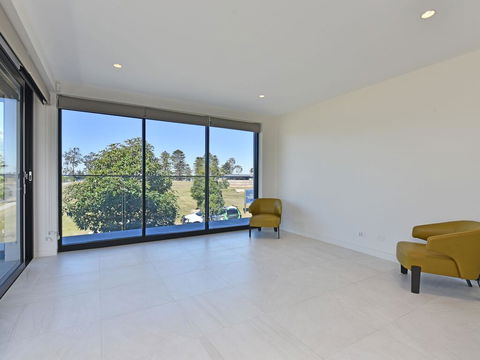 Villa Sorrento Waterside At Trinity Point - Accommodation 4U 3