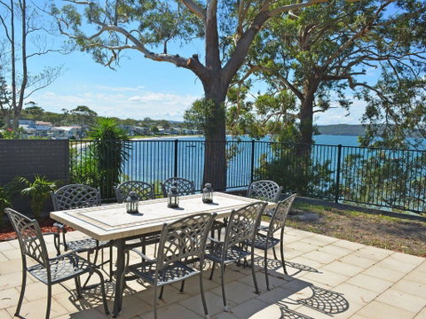 Wanda Magic' 19 Randall Drive - Beautiful Water Front House - Accommodation 4U 2