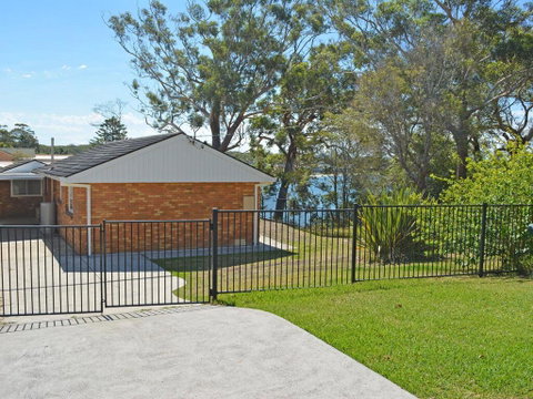 Wanda Magic' 19 Randall Drive - Beautiful Water Front House - Accommodation 4U 0