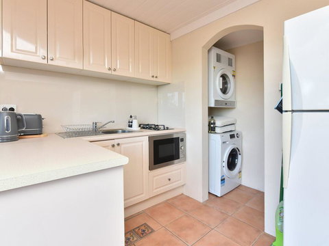 Wangi Waterfront Delight 1bdr Studio - Accommodation 4U 3