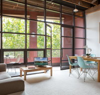 Warehouse Apartment with Balcony in Trendy Area - Accommodation 4U