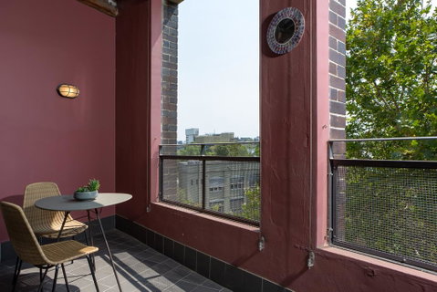 Warehouse Apartment With Balcony In Trendy Area - Accommodation 4U 3