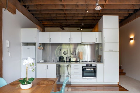 Warehouse Apartment With Balcony In Trendy Area - Accommodation 4U 2