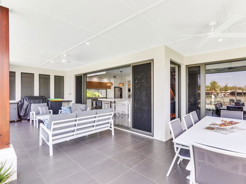 WATERFRONT HOME BORDERING MOOLOOLABA - Accommodation 4U 2