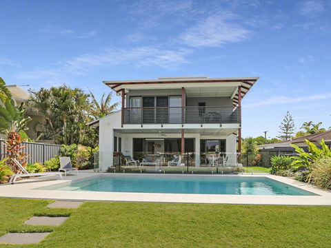 WATERFRONT HOME BORDERING MOOLOOLABA - Accommodation 4U 0