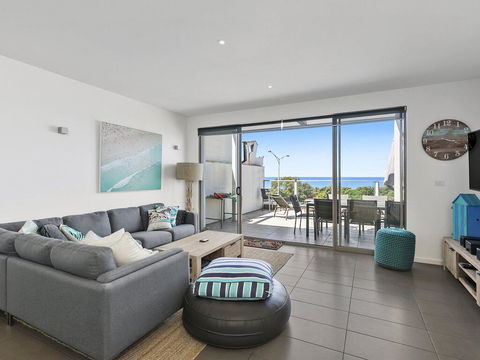WATERFRONT SEVEN - In The Heart Of Lorne - Accommodation 4U 0