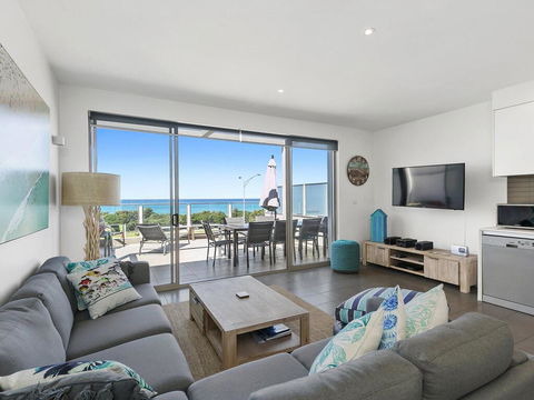 WATERFRONT SEVEN - In The Heart Of Lorne - Accommodation 4U 3