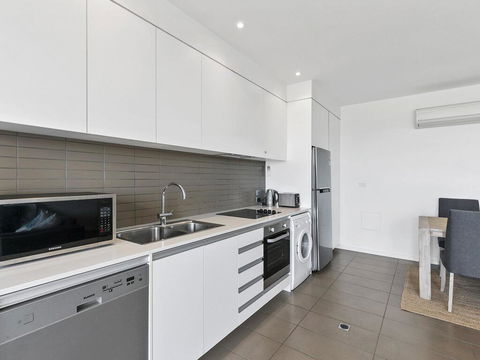 WATERFRONT SEVEN - In The Heart Of Lorne - Accommodation 4U 1